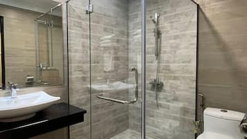 Deluxe Double or Twin Room | Bathroom