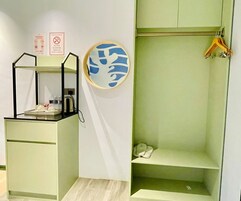 奢华双人房或双床房, 多张床 | 办公桌、笔记本电脑工作区、熨斗/熨板、免费 WiFi