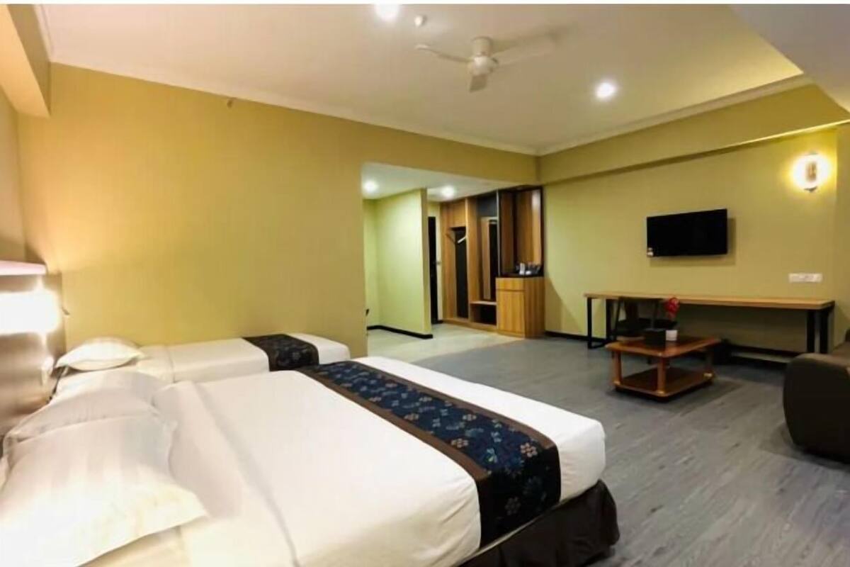 Desk, laptop workspace, iron/ironing board, free WiFi