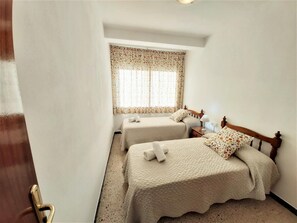 3 chambres, fer et planche à repasser, accès Internet, draps fournis