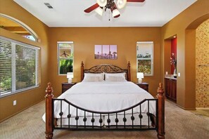 3 Schlafzimmer, Schreibtisch, Bügeleisen/Bügelbrett, Reisekinderbett