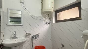 Bathtub, towels, soap, shampoo