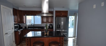 15 minutes to Prescott Downtown! Family-sized Home