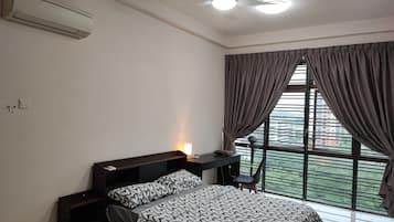 3 bedrooms, desk, iron/ironing board, free WiFi