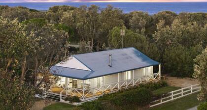 White Cottage on 90 Mile Beach