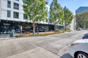 Exterior - Sunny South Lake Union 1BR w/ W/D & Roof, nr Lake Union, by Blueground (Seattle)