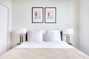 1 bedroom, iron/ironing board, WiFi, bed sheets - Sunny South Lake Union 1BR w/ W/D & Roof, nr Lake Union, by Blueground (Seattle)