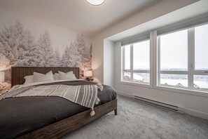 Townhome, 3 Bedrooms, Mountain View, Slope side (3 Bedrooms) | 3 bedrooms, individually decorated, individually furnished - Grizzly Ridge Getaway Brand New, Hot Tub, Sleeps 11 (Beaverdell)