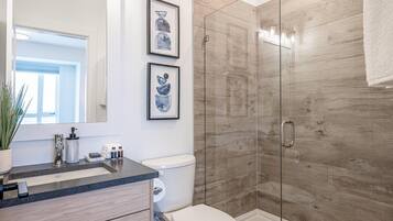 Townhome, 3 Bedrooms, Mountain View, Slope side (3 Bedrooms) | Bathroom | Combined shower/bathtub, towels