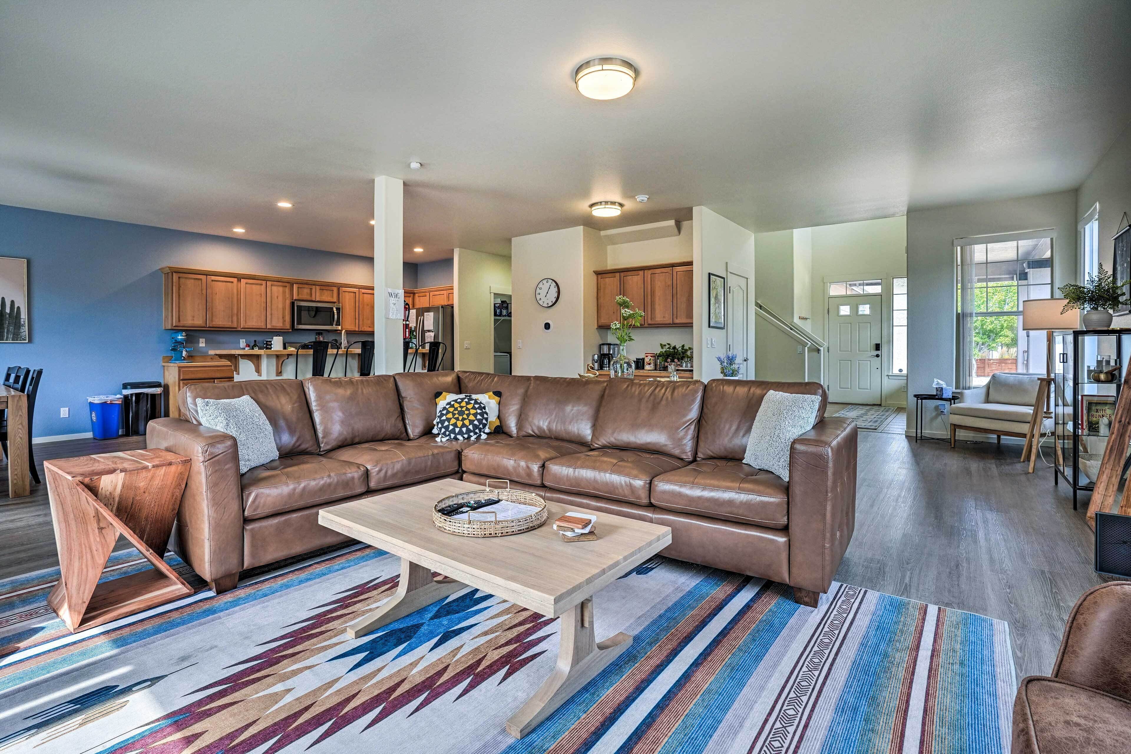 Serene Bend Getaway w/ Hot Tub & Fire Pit!
