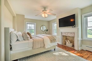 3 bedrooms, bed sheets - Upscale Country Home w/ Fire Pit in Taneytown! (Taneytown)