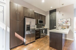 アパートメント (1 Bedroom) | 専用キッチン | 冷蔵庫、電子レンジ、オーブン、食器洗い機