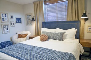 4 Schlafzimmer, Schreibtisch, Bügeleisen/Bügelbrett, Reisekinderbett