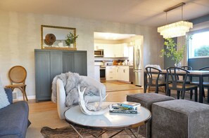 Smart TV, offices - The Daphne l Luxury Home w/Hot Tub, Gym, Projector (Broomfield)