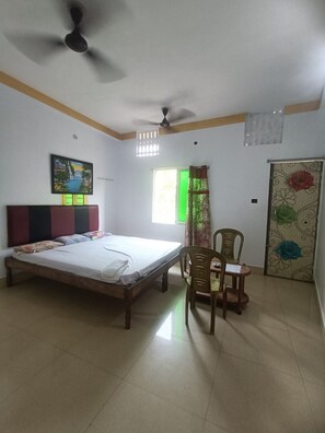 Deluxe Double Room | Egyptian cotton sheets, premium bedding, down duvets, memory-foam beds - Goroomgo Neelachal Nibas Swargadwar Puri (Puri)