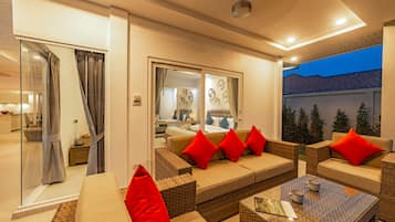 Deluxe Villa | Terrace/patio