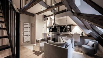 Deluxe Studio | Premium bedding, in-room safe, soundproofing, free WiFi