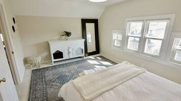 1 bedroom, iron/ironing board, travel crib, WiFi