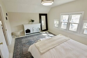 1 bedroom, iron/ironing board, WiFi, bed sheets - NEW!! Cabin in the Clouds ~ Easy Downtown Access w Parking! (Washington)