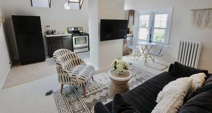 NEW!! Cabin in the Clouds Easy Downtown Access w Parking!