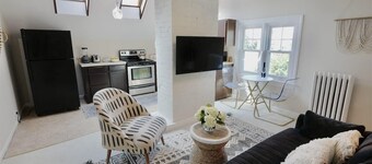 NEW!! Cabin in the Clouds ~ Easy Downtown Access w Parking!