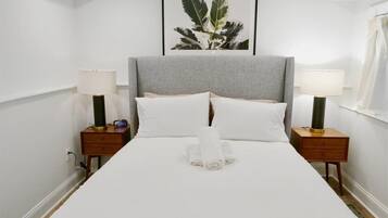 2 habitaciones, escritorio, tabla de planchar con plancha y wifi
