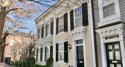 Georgetown Cobblestone Cottage - Private Parking!