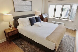 2 bedrooms, iron/ironing board, WiFi, bed sheets - Georgetown Cobblestone Cottage - Private Parking! (Washington)