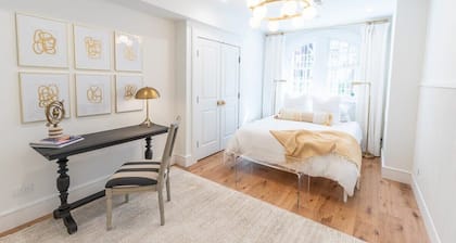 Dupont Circle Lux Apt - Sleeps 2, Steps to Metro