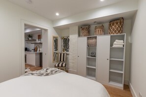 1 bedroom, iron/ironing board, WiFi, bed sheets - Delightful Apt in the Heart of Dupont! (Washington)