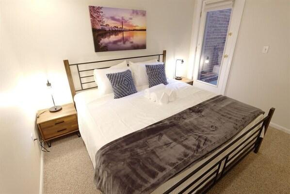 2 室のベッドルーム、デスク、アイロン / アイロン台、WiFi