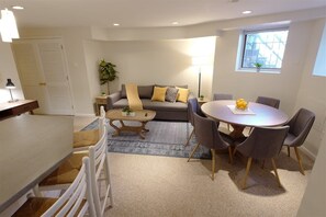Dining - NEW On the Park! 2 bed Apt, Walk to Capitol & Parking! (Washington)
