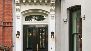 A black double door with a gold handle, a white door number '505', and two wall-mounted lights on either side. - Luxurious Mansion in Logan Circle Private Parking (Washington)
