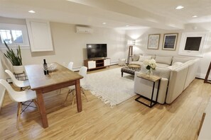 TV, Netflix, Hulu, streaming services - Top of the Town | Near Rock Creek Park + Parking (Washington)