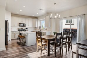 House, 4 Bedrooms | Dining