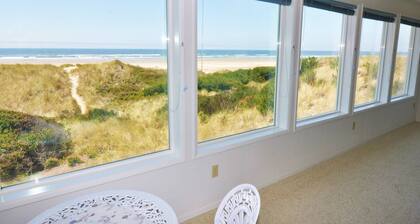 New Listing! Cozy beachfront getaway with amazing views and miles of sandy beaches