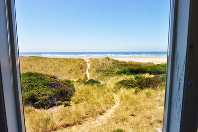 New Listing! Cozy beachfront getaway with amazing views and miles of sandy beaches