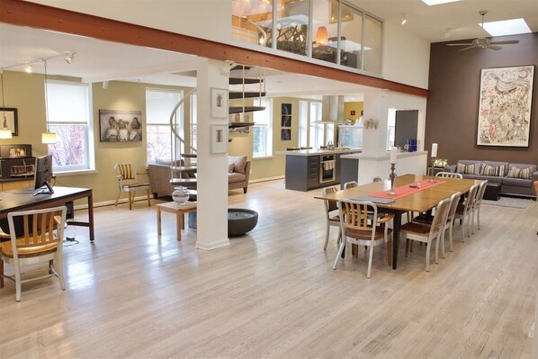 Dining - Stunning Art Filled Loft With Abundant Natural Light! (Washington)