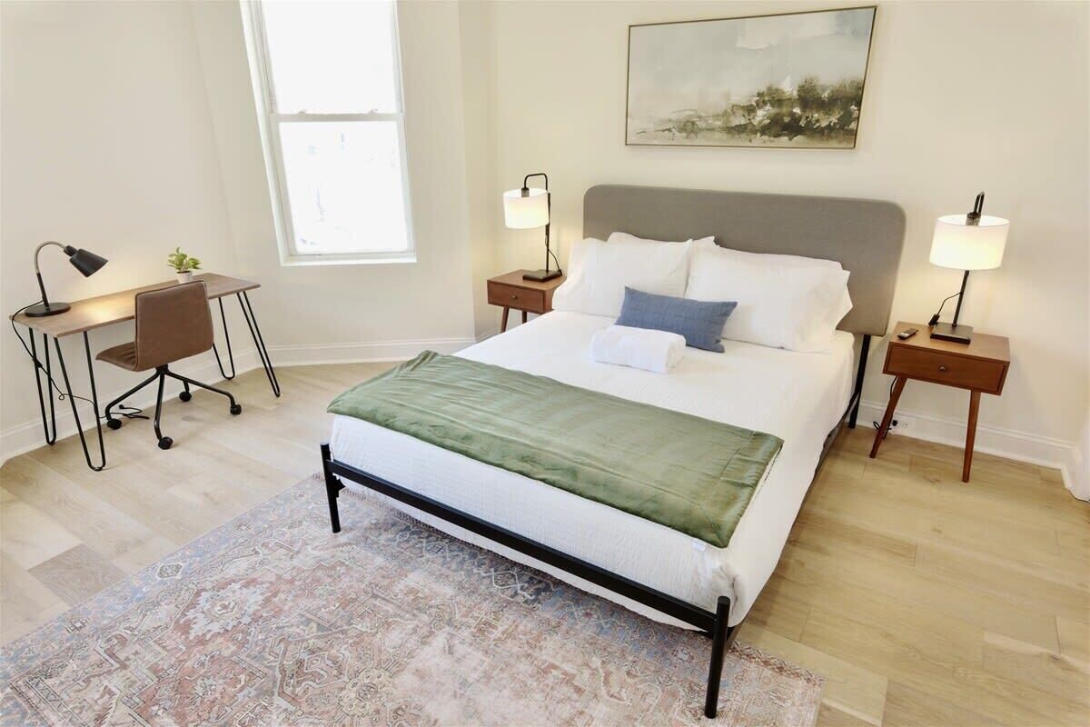 4 habitaciones, escritorio, tabla de planchar con plancha y wifi 