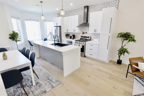 Pristine Petworth Family Home w Street Parking!