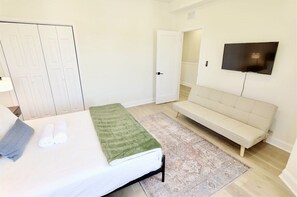 4 camere, una scrivania, ferro/asse da stiro, Wi-Fi