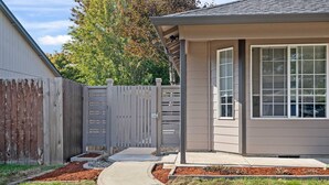 A residential property with a concrete pathway leading to a wooden gate, a covered porch, and a well-maintained lawn. - Prime Location, Pet Friendly, Single Level, New Decor and Furnishing, 10 Min to PDX and Vancouver (Vancouver)