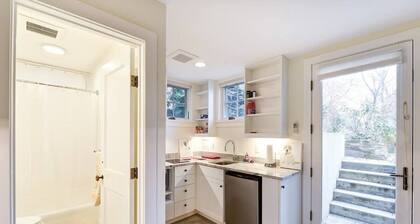 New Luxe Studio Cleveland Park near Zoo