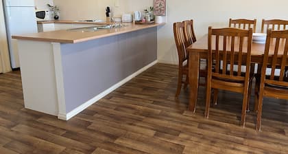 The Palms - Loxton Accommodation, South Australia
4 bedroom 2 bathroom home.