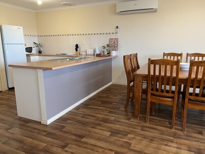 The Palms - Loxton Accommodation, South Australia
4 bedroom 2 bathroom home.