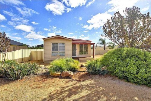 The Palms - Loxton Accommodation, South Australia
4 bedroom 2 bathroom home.