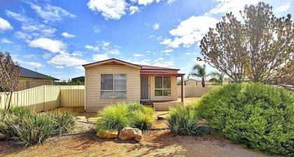 The Palms - Loxton Accommodation, South Australia
4 bedroom 2 bathroom home.