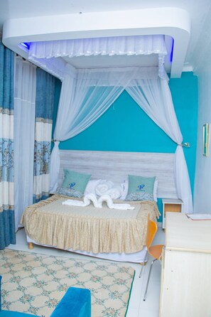 Executive Room | Desk, laptop workspace, free WiFi