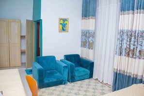 Executive Room | Desk, laptop workspace, free WiFi