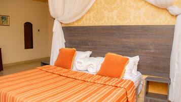 Deluxe Double Room | Desk, laptop workspace, free WiFi